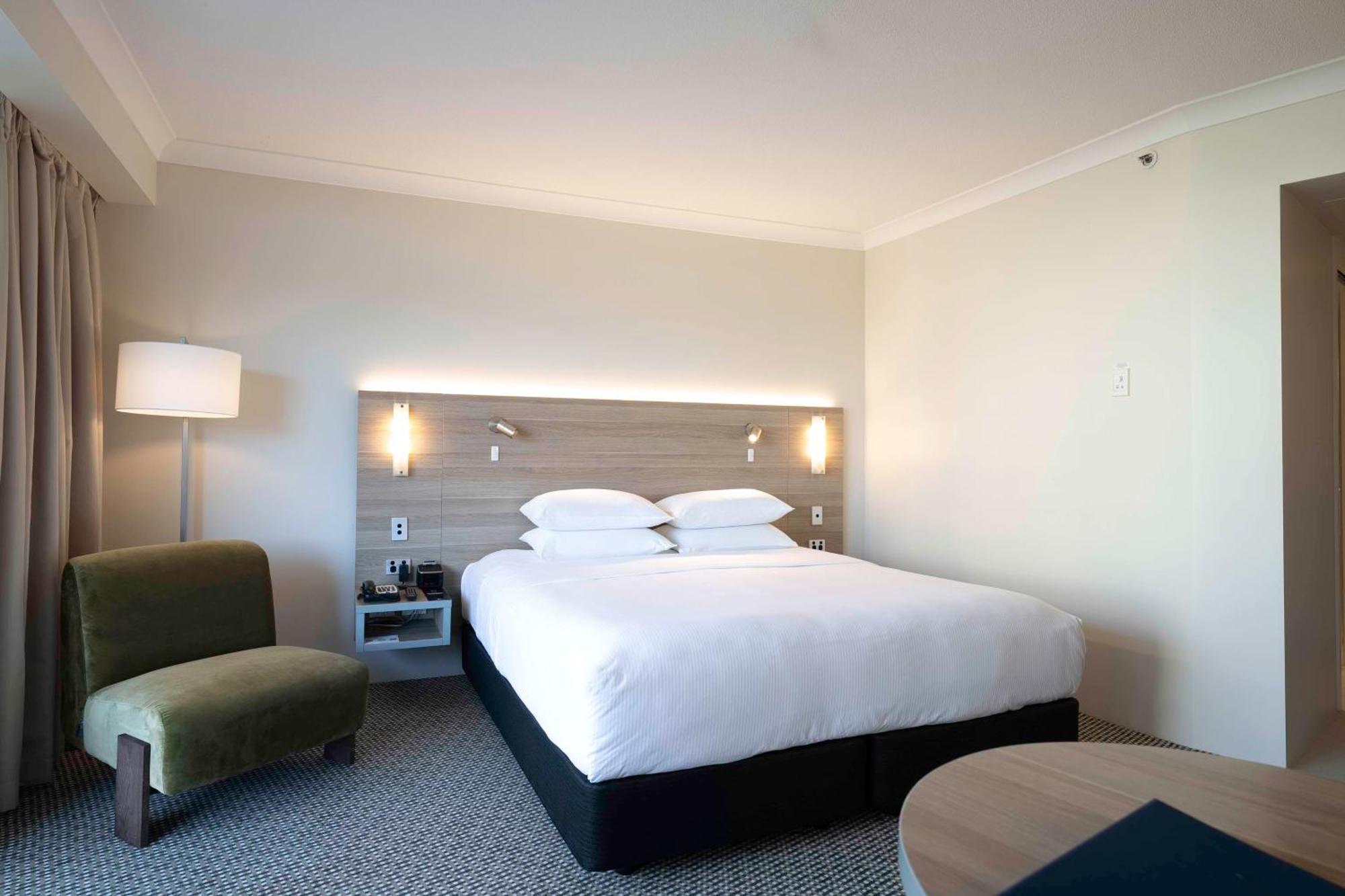 Deluxe King Room with Mountain View